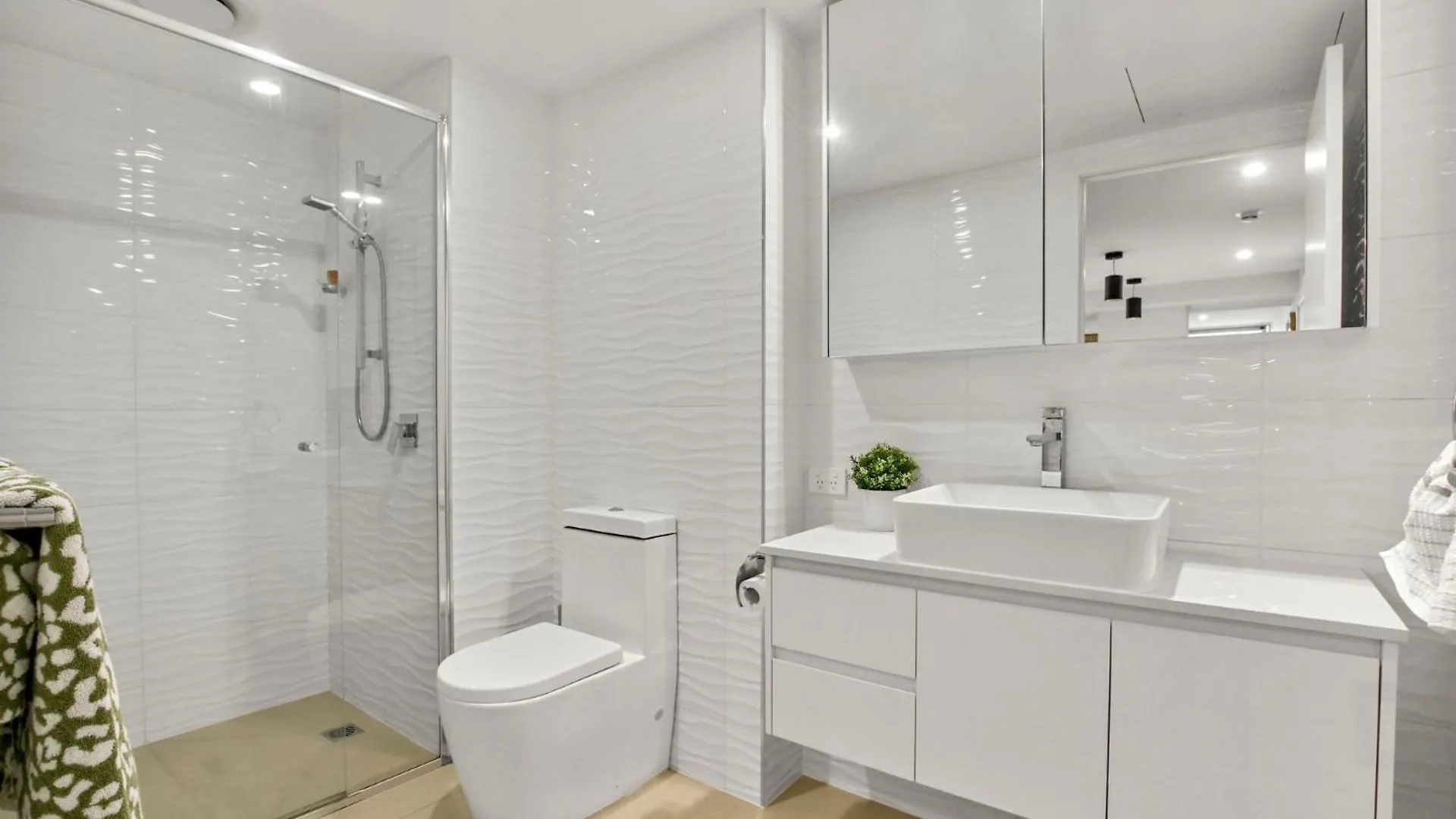 קלונדרה Aquaview Unit 103, 29 Canberra Tce, Kings Beach